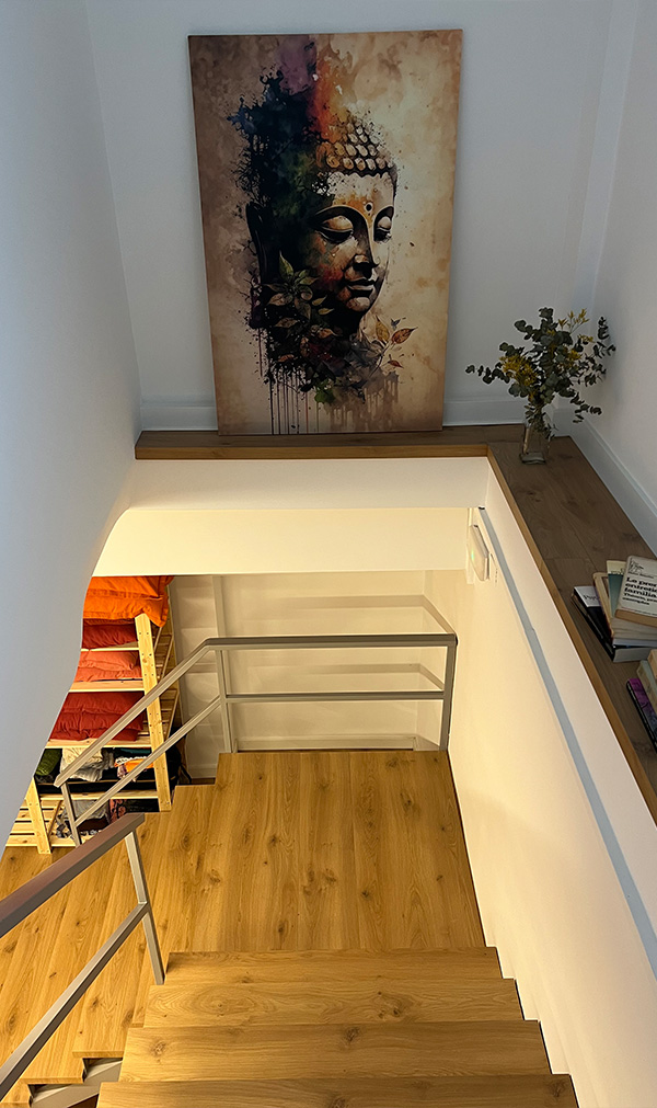 Eskalerekin beheko solairuko klasea